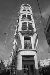 Image du Maroc Professionnelle de  Patrimoine architectural, l'immeuble située à angle de la rue du Prince Moulay Abdellah, Jeudi 15 Février 2007 à Casablanca. (Photo / Abdeljalil Bounhar)